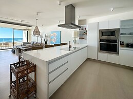 Has it all Beachfront Retreat With Stunning Views