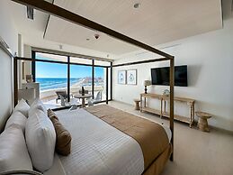 Has it all Beachfront Retreat With Stunning Views