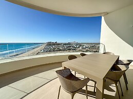 Has it all Beachfront Retreat With Stunning Views