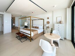 Has it all Beachfront Retreat With Stunning Views