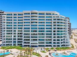 Has it all Beachfront Retreat With Stunning Views
