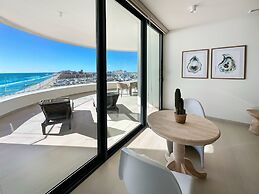Has it all Beachfront Retreat With Stunning Views