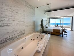 Has it all Beachfront Retreat With Stunning Views