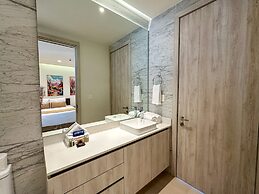 Has it all Beachfront Retreat With Stunning Views