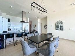 Sandy Beach 2BR Beachfront Getaway