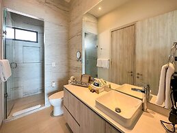 Sandy Beach 2BR Beachfront Getaway