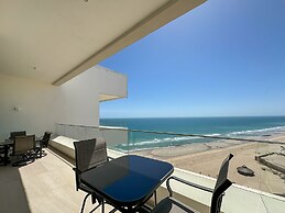 Sandy Beach 2BR Beachfront Getaway