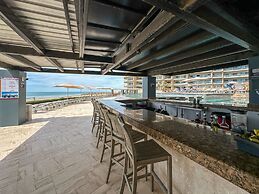 Sandy Beach 2BR Beachfront Getaway