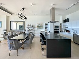 Sandy Beach 2BR Beachfront Getaway