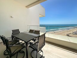 Sandy Beach 2BR Beachfront Getaway