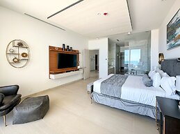 Sandy Beach 2BR Beachfront Getaway