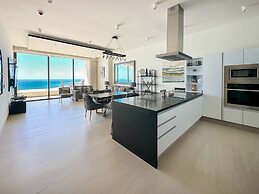Sandy Beach 2BR Beachfront Getaway