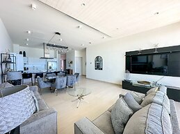 Sandy Beach 2BR Beachfront Getaway