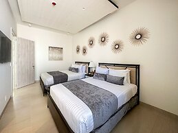 Sandy Beach 2BR Beachfront Getaway