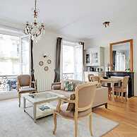 Eiffel Market Charming 2 Bed Apt Near Invalides