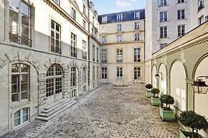 Classy Bourgeois Chic 2 Bedroom Apt in Le Marais