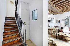 Classy Bourgeois Chic 2 Bedroom Apt in Le Marais