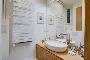 Bright Etoile Bright 2 bed Close to Eiffel Tower Arc the Triomphe et C
