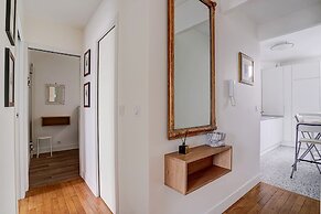 Bright Etoile Bright 2 bed Close to Eiffel Tower Arc the Triomphe et C