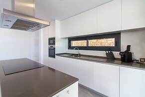 Villa Esmeralda 20 by Bookaparadise