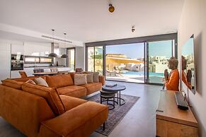 Villa Esmeralda 20 by Bookaparadise