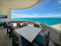 Beachtop Haven 2BR Condo at Iconic Sandy Beach