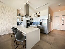 Beachtop Haven 2BR Condo at Iconic Sandy Beach