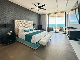 Beachtop Haven 2BR Condo at Iconic Sandy Beach