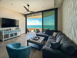 Beachtop Haven 2BR Condo at Iconic Sandy Beach