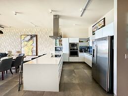 Beachtop Haven 2BR Condo at Iconic Sandy Beach