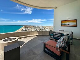 Beachtop Haven 2BR Condo at Iconic Sandy Beach