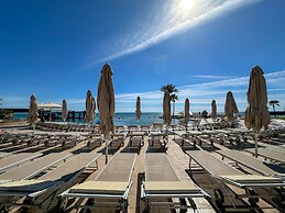 Beachtop Haven 2BR Condo at Iconic Sandy Beach