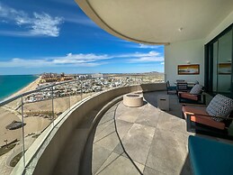 Beachtop Haven 2BR Condo at Iconic Sandy Beach