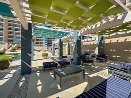 Beachtop Haven 2BR Condo at Iconic Sandy Beach