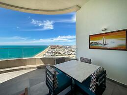 Beachtop Haven 2BR Condo at Iconic Sandy Beach