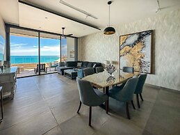 Beachtop Haven 2BR Condo at Iconic Sandy Beach