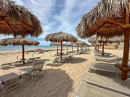 Beachtop Haven 2BR Condo at Iconic Sandy Beach