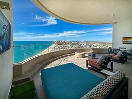 Beachtop Haven 2BR Condo at Iconic Sandy Beach