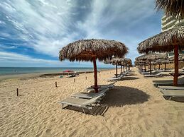 Beachtop Haven 2BR Condo at Iconic Sandy Beach