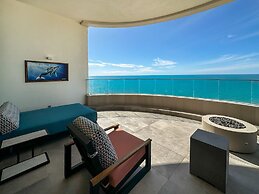Beachtop Haven 2BR Condo at Iconic Sandy Beach