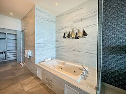 Beachtop Haven 2BR Condo at Iconic Sandy Beach