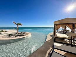 Beachtop Haven 2BR Condo at Iconic Sandy Beach