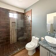 Sleek Downtown Escape With Private Parking