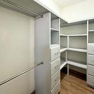 Sleek Downtown Escape With Private Parking