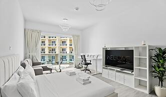 WelHome - Greenery Apt for Modern Studio in Production City