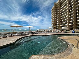Luxury Ocean View Condo w Huge Deck