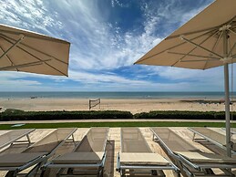 Luxury Ocean View Condo w Huge Deck