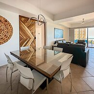 Luxury Ocean View Condo w Huge Deck
