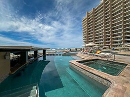 Luxury Ocean View Condo w Huge Deck