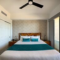 Luxury Ocean View Condo w Huge Deck